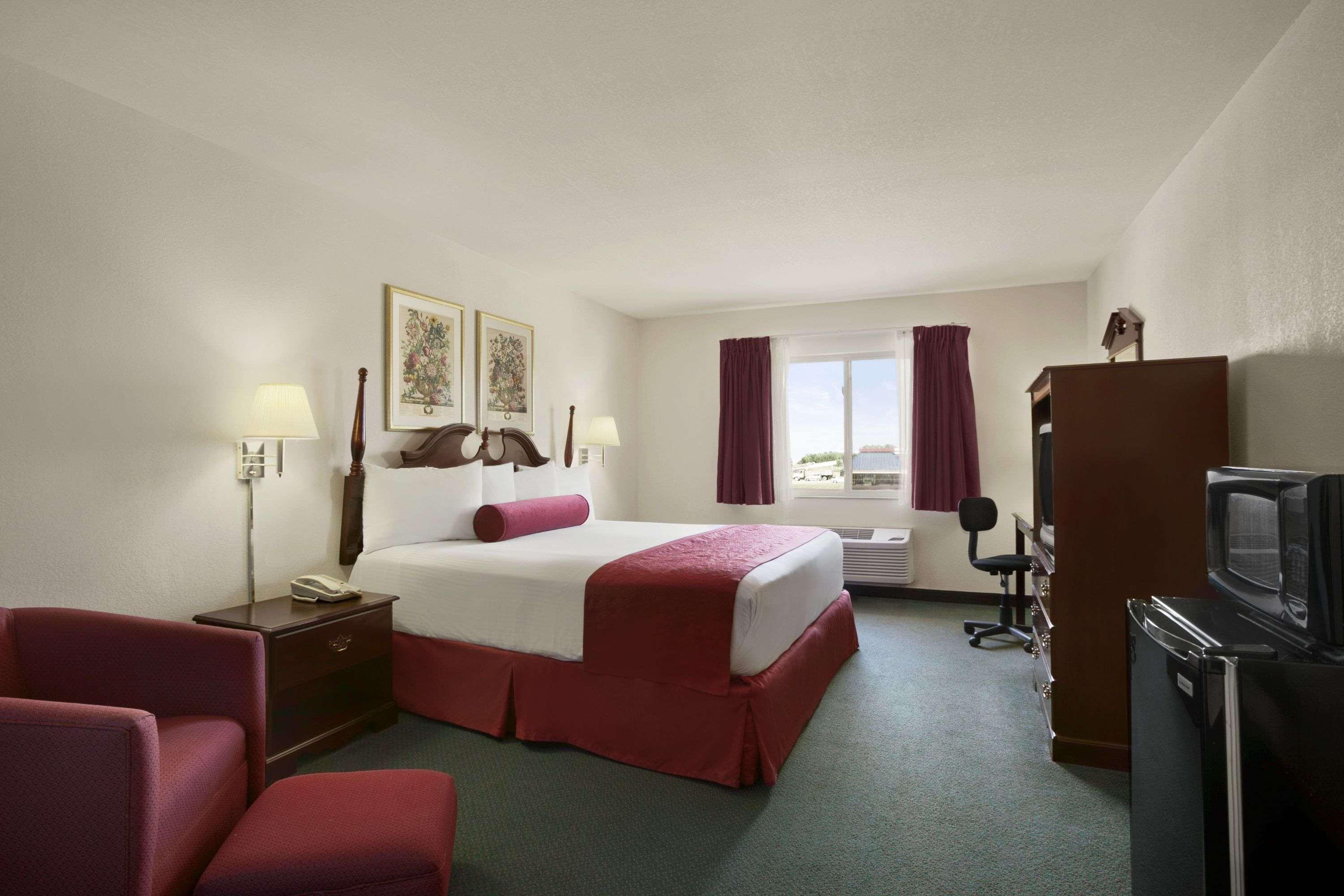 Days Inn & Suites By Wyndham Romeoville Eksteriør billede