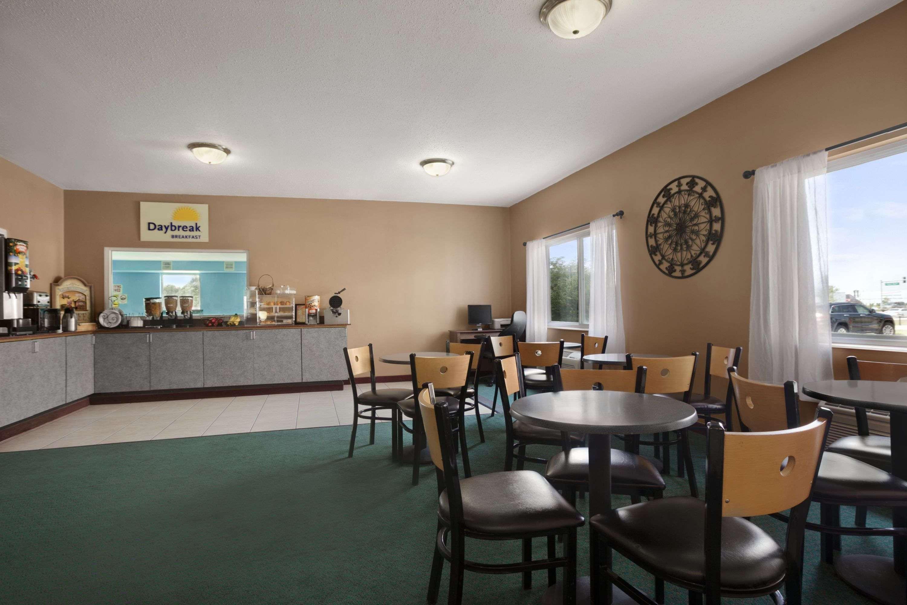 Days Inn & Suites By Wyndham Romeoville Eksteriør billede