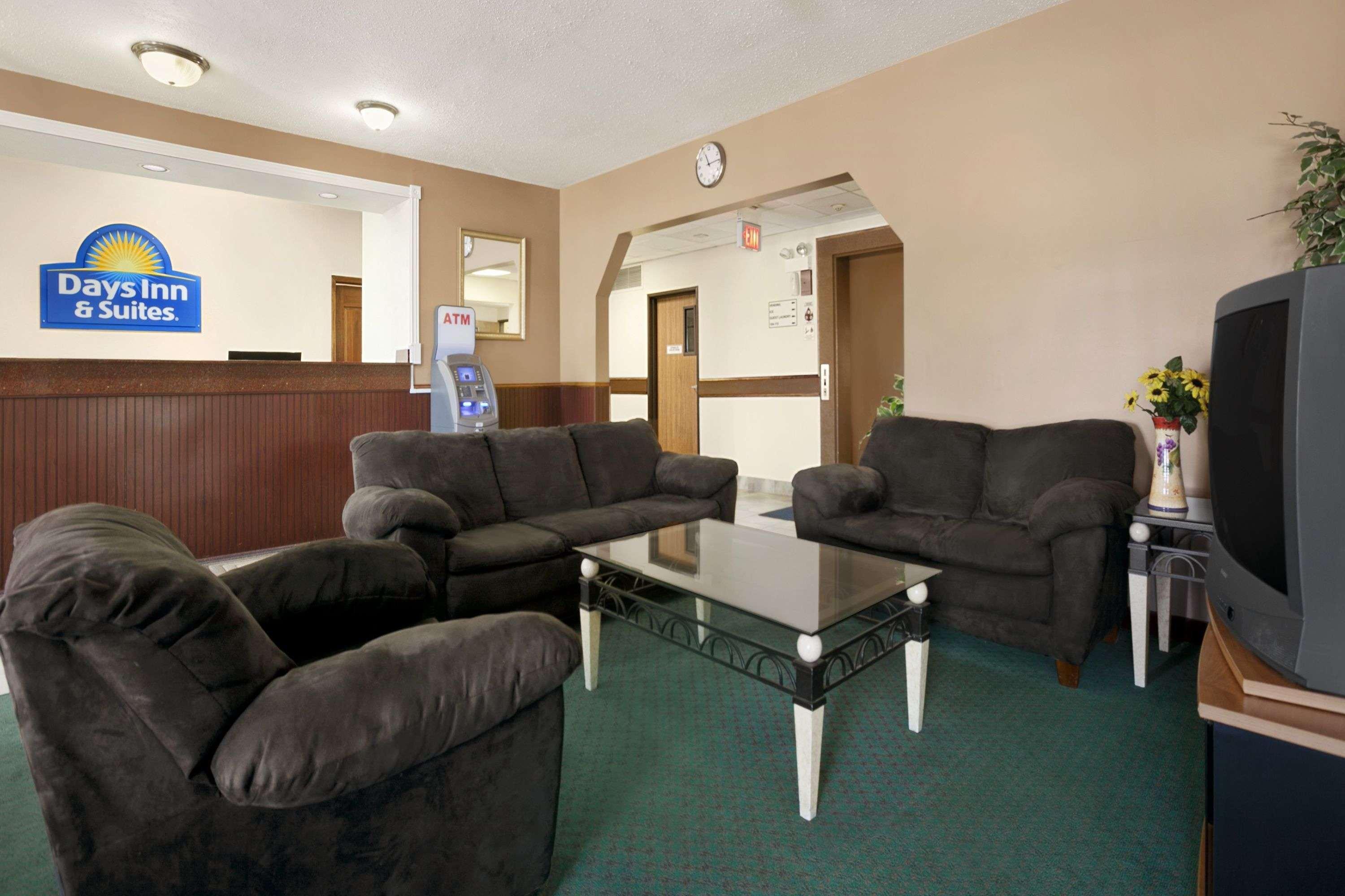 Days Inn & Suites By Wyndham Romeoville Eksteriør billede
