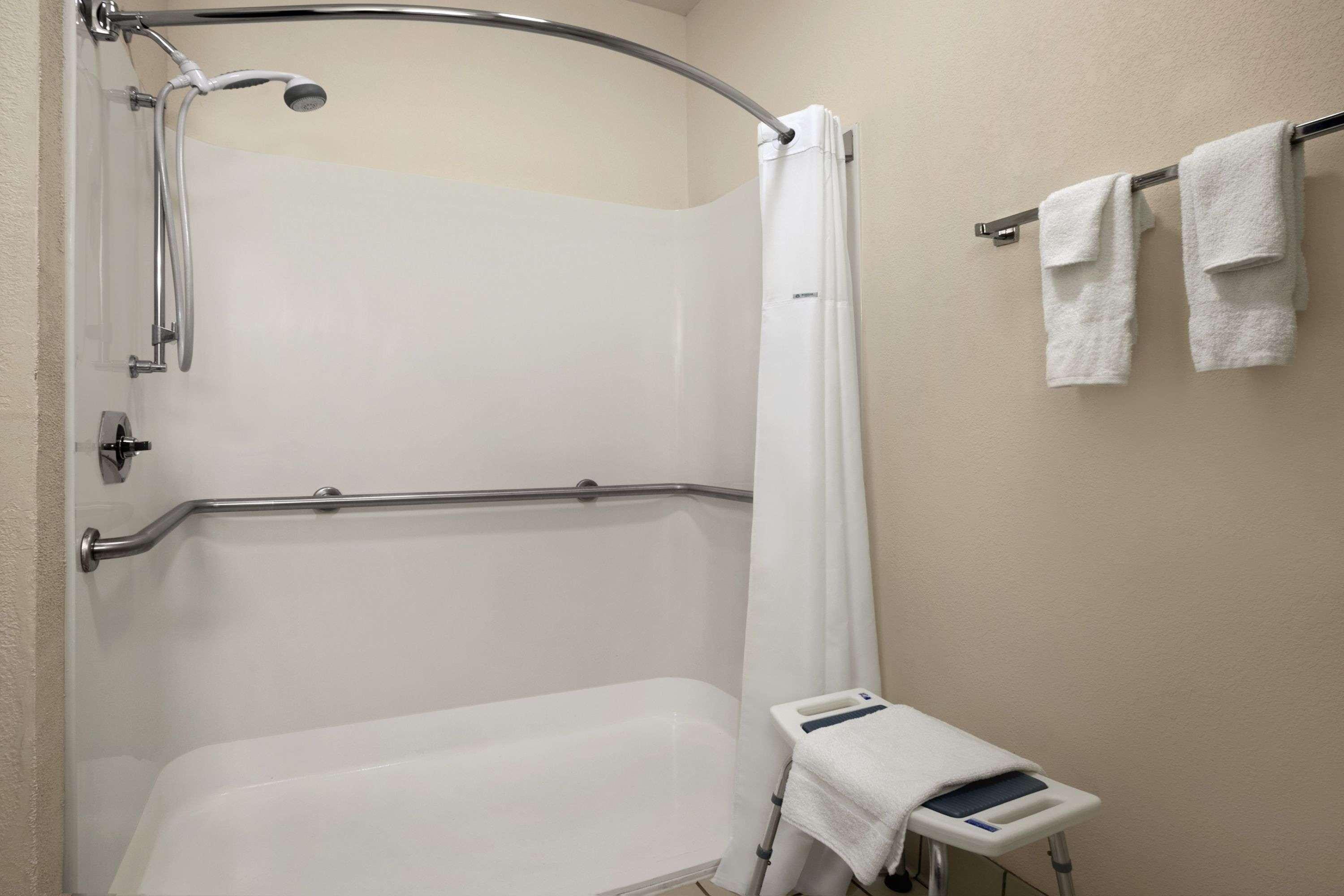 Days Inn & Suites By Wyndham Romeoville Eksteriør billede