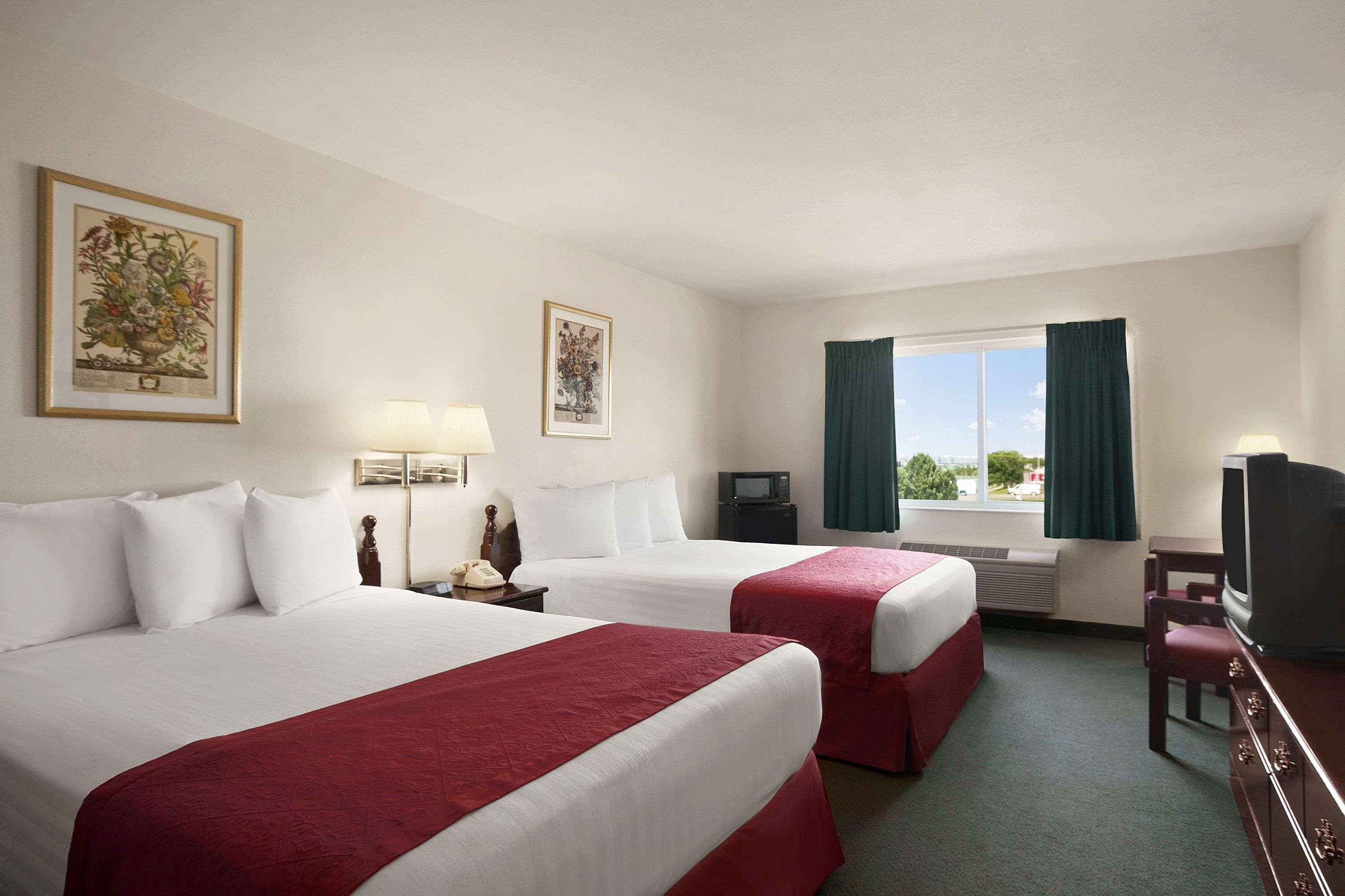 Days Inn & Suites By Wyndham Romeoville Eksteriør billede