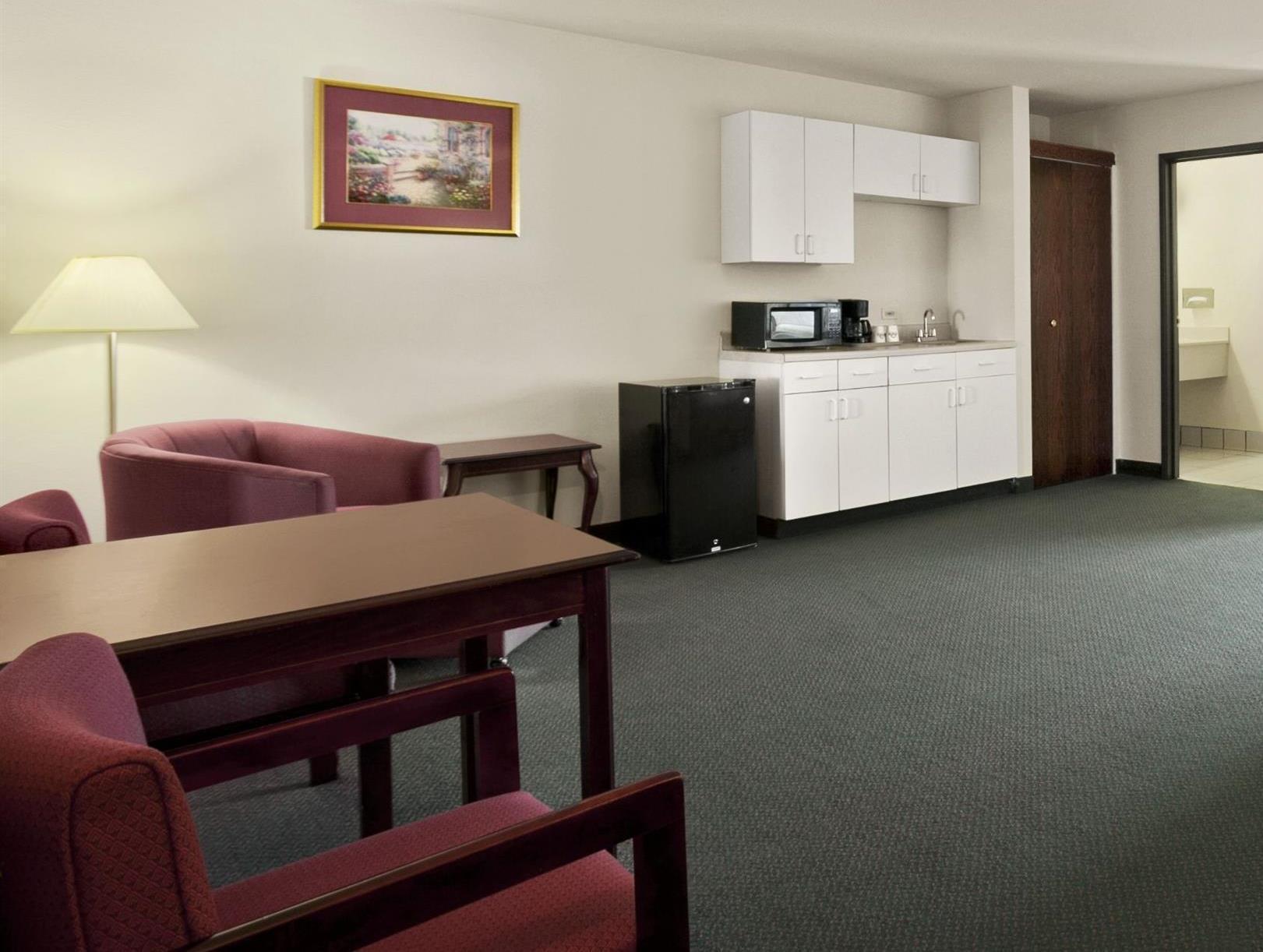 Days Inn & Suites By Wyndham Romeoville Eksteriør billede