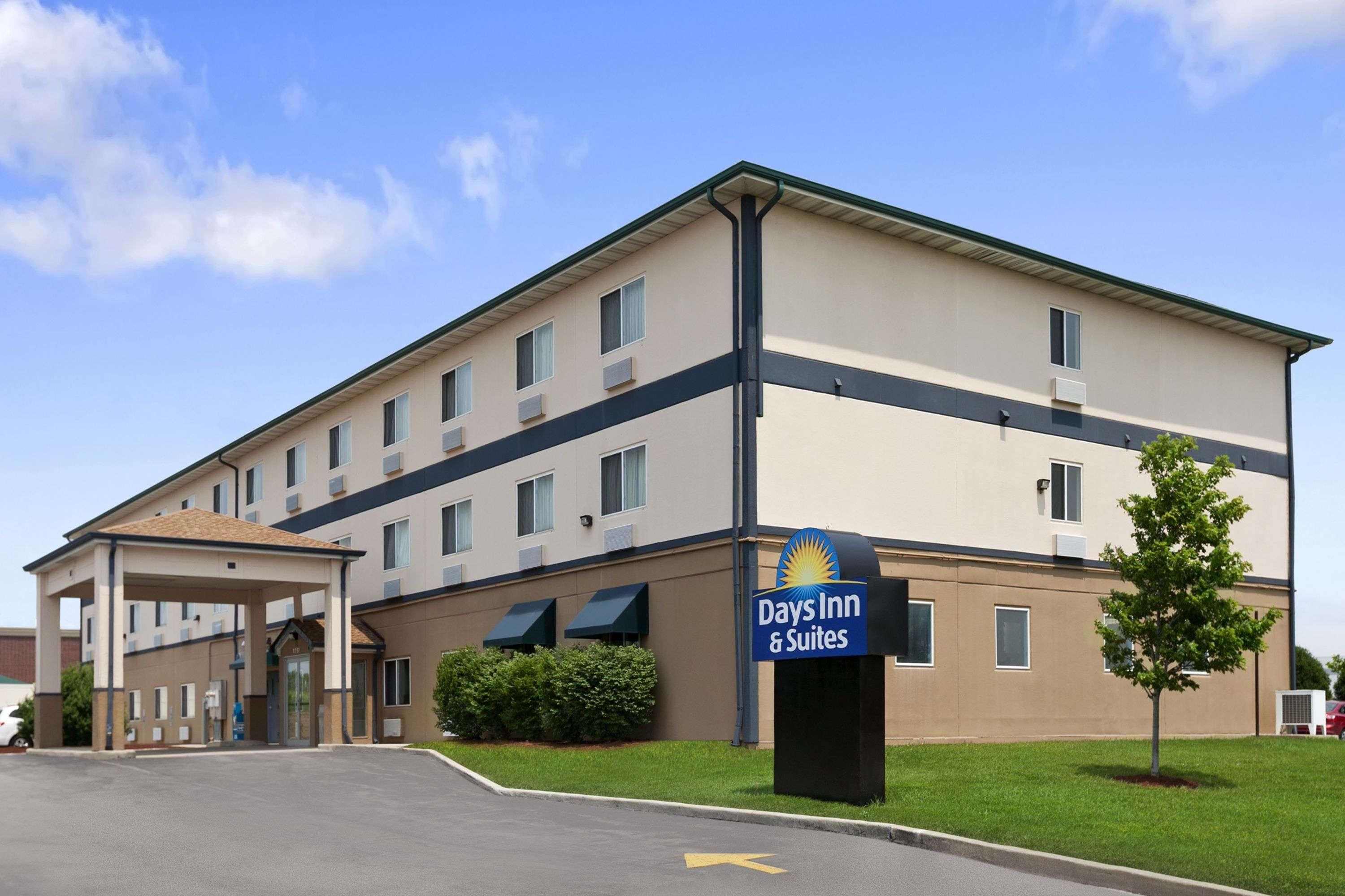 Days Inn & Suites By Wyndham Romeoville Eksteriør billede